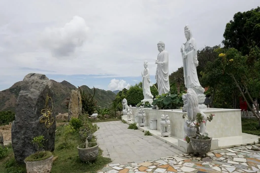 Khuôn viên chùa Đa Bảo Nha Trang