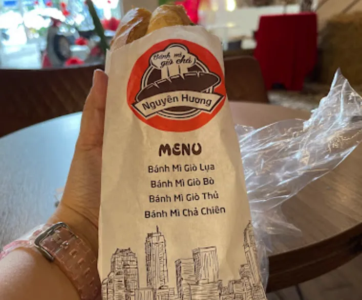 Bánh mì chả cá Nguyên Hương