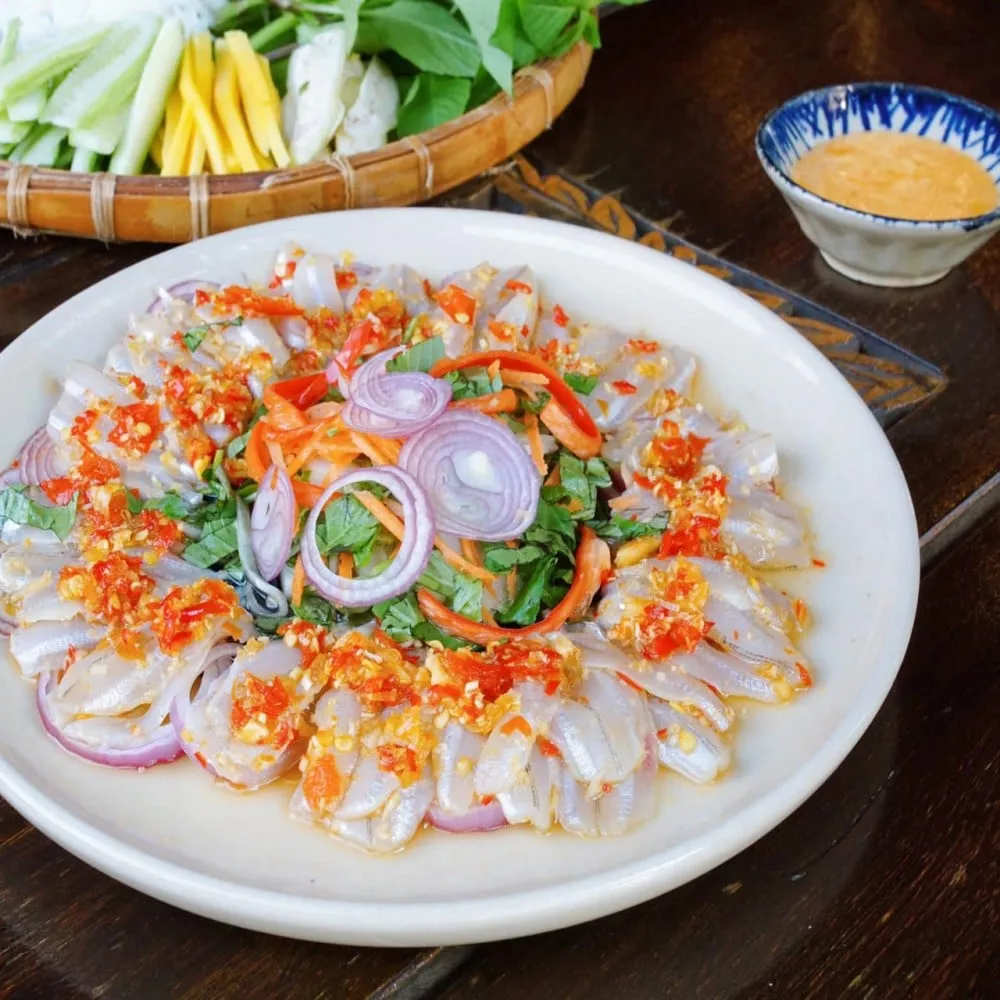 Gỏi cá mai Hà Ra