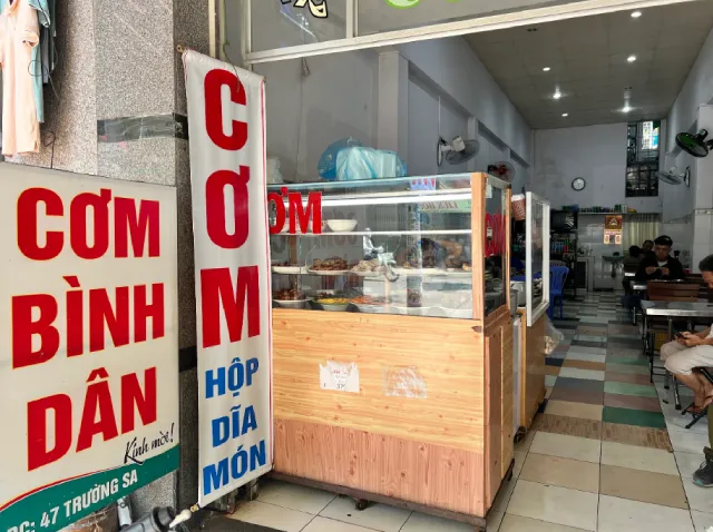 Quán cơm bình dân Trường Sa Nha Trang