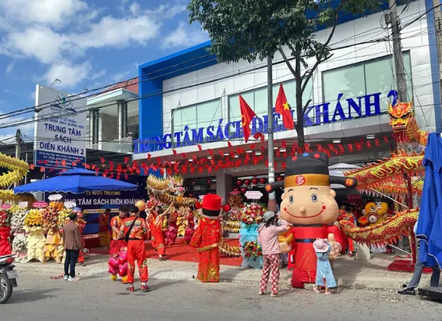 Trung Tâm Sách Diên Khánh 2